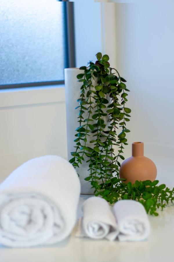 Urban Park Escape 2 Bed 2 Bath W/Carpark Christchurch Exterior photo